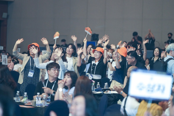 개회식에는 오영훈 지사, 김기남 보건복지부 사회복지정책실 복지행정지원관, 김경미 제주도의회 보건복지안전위원장을 비롯해 전국 지역사회보장협의체 위원, 사무국 직원 및 관계 공무원 등 600여명이 참석했다.