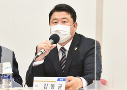 경기도의회 김봉균 의원 발언 모습.