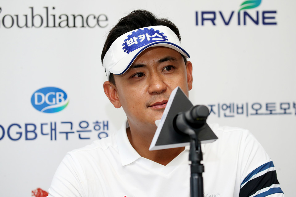 박상현 프로가 프레스룸에서 우승 후 인터뷰를 하고있다.