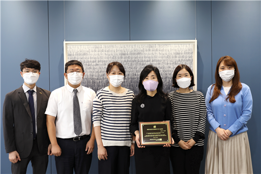 나은희 건강증진연구소장(좌측에서 네 번째)과 연구원들