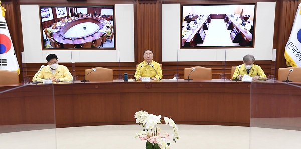 홍남기 기획재정부 장관이 26일 서울 광화문 정부서울청사에서 열린 ‘제47차 비상경제중앙대책본부 회의’를 주재, 모두발언을 하고 있다. / 사진=기획재정부