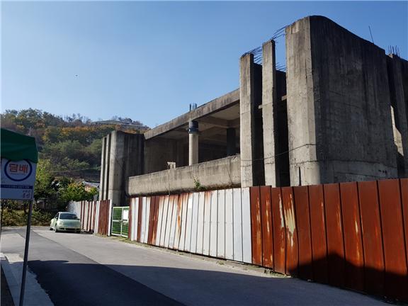 1998년 2월 이후 24년간 방치됐던 강원도 태백의 스포츠센터. /국토교통부