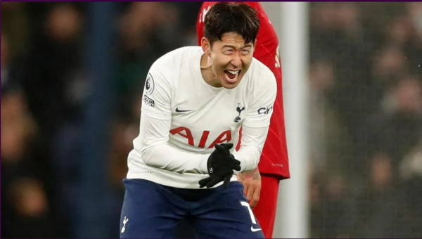 손흥민은 20일(한국시간) 영국 런던의 토트넘 홋스퍼 스타디움에서 벌어진 리버풀과의 2021-2022 잉글랜드 프로축구 프리미어리그(EPL) 18라운드 홈 경기에서 후반 29분 자신의 8호골이자 2-2 동점골을 작렬시키고 포효하고 있다/사진=EPL 홈페이지 캡처
