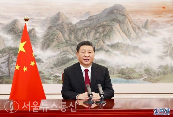 시진핑 중국 국가주석이 17일 베이징에서 2022년 세계경제포럼 화상회의에 참석해 '자신감을 굳히며 포스트 코로나 시대의 아름다운 세계를 함께 만들자'란 제목의 연설을 발표했다. / 신화통신 제공