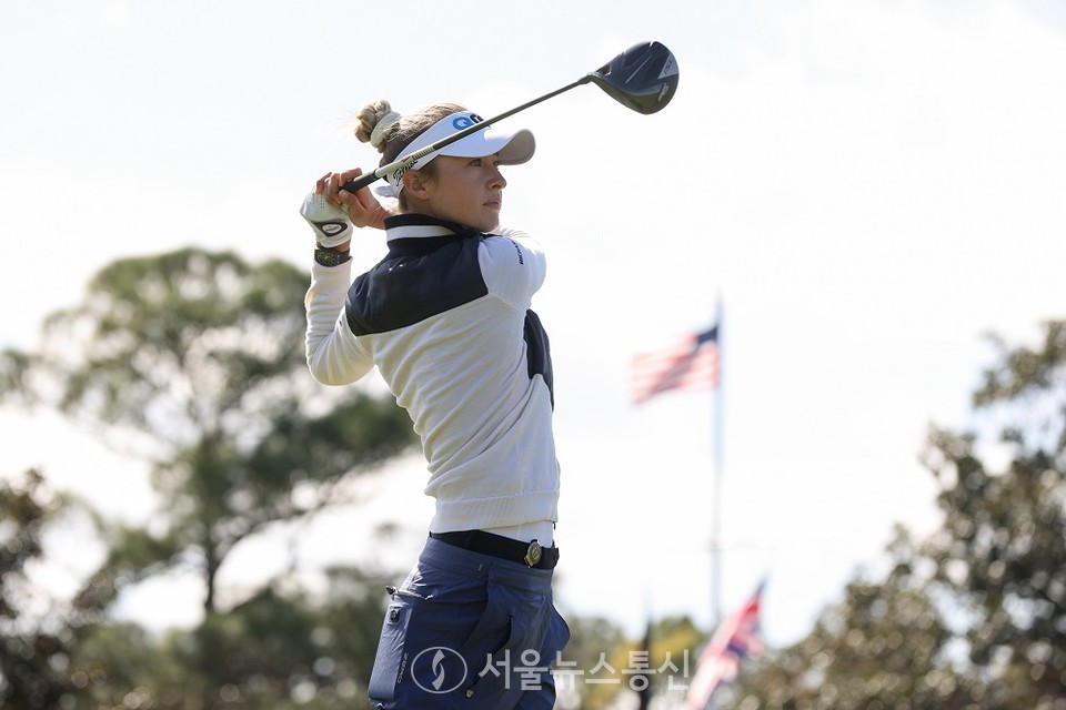 힐튼그랜드베케이션스가 2022 미국 LPGA 개막전 타이틀 스폰서로 참여한다고 21일 밝혔다. 사진은 넬리코다 선수가 드라이브샷을 날리고 있다. (사진 제공 = HGV)