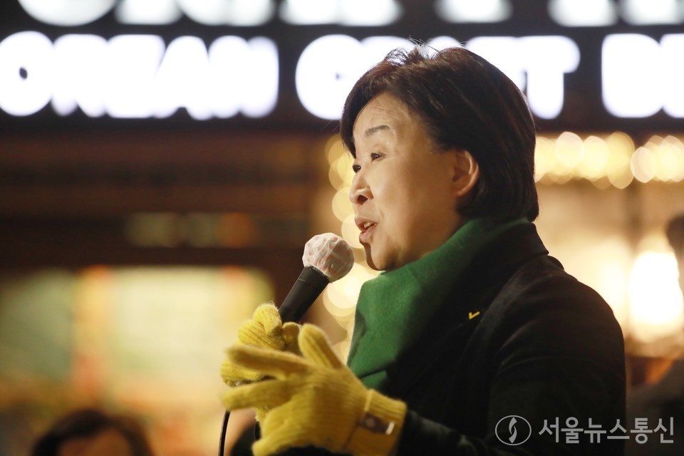 심상정 정의당 대선후보는 8일 저녁 홍대 연남동일대에서 '소신상정 당당하게' 스팟 유세를 이어갔다. (사진 제공 = 정의당 선대위)