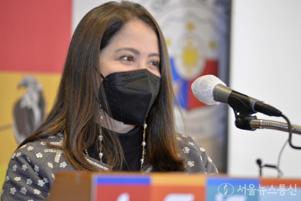 30일 롯데호텔 2층 에메랄드룸에서 미디어 브리핑에 나선 베르나데트 로물로 푸얏 필리핀 관광부 장관은 “지난 2월 10일 이후 글로벌 여행객 대상 필리핀 국경 전면 개방으로 인한 한국인 여행객 방문객 증가에 대해 많은 기대를 하고 있다"고 밝혔다. (사진 = 이민희 기자)