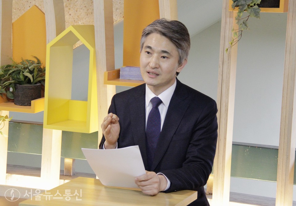 김인제 구로구청장 출마예정자는 31일 오후 서소문청사 2동 2층 서울시의회 출입기자실에서 출마의 변을 밝히며, “절박한 민생 현장에서 완전히 새로운 구로 미래를 열어가겠다”고 밝혔다. (사진 = 서울시의회 기자단)