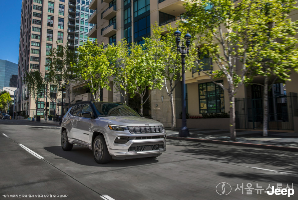 지프 컴팩트 SUV 부분변경 모델 '뉴 컴패스' 전면.