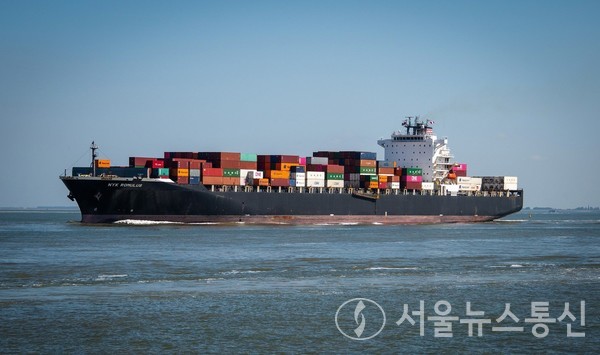 정종영 산업통상자원부 투자정책관이 15일 오전 세종시 정부세종청사에서  2022년 상반기 외국인직접투자 동향을 발표했다. 산업부에 따르면 올해 상반기 외국인직접투자(FDI)는 금액 기준으로 신고금액은 전년동기대비 15.6% 감소한 110억9000만 달러(신고액 기준)다. 도착금액은 21.1% 감소한 69억7000만 달러다.