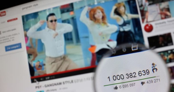 '강남스타일' 뮤직비디오는 2012년 유튜브 조회수 10억뷰를 돌파한 최초의 영상이 됐다/CNN