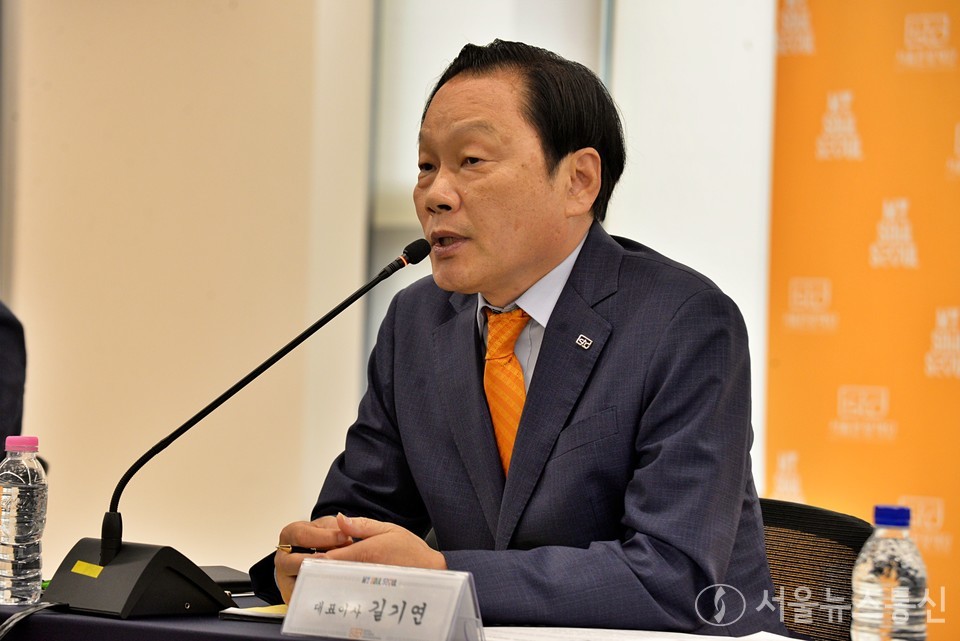 서울관광재단 길기연 대표이사는 지난 18일 오전 서울관광플라자에서 기자간담회를 갖고 “취임 후 지난 1년간은 관광업계 지원, 디지털 전환 등 코로나 팬데믹 상황에 대응했었던 시간이었다”라며, 2022년 하반기부터는 엔데믹을 맞이하여 외래관광객 유치를 위해 해외 마케팅을 전면 개시하고 자치구 특성을 살린 테마관광 카운티를 육성하는 등 매력특별시 서울관광 콘텐츠 개발을 위해 최선을 다하겠다”라고 취임 1주년 포부를 밝혔다. 2022.7.24./서울뉴스통신 (사진 이민희 기자)