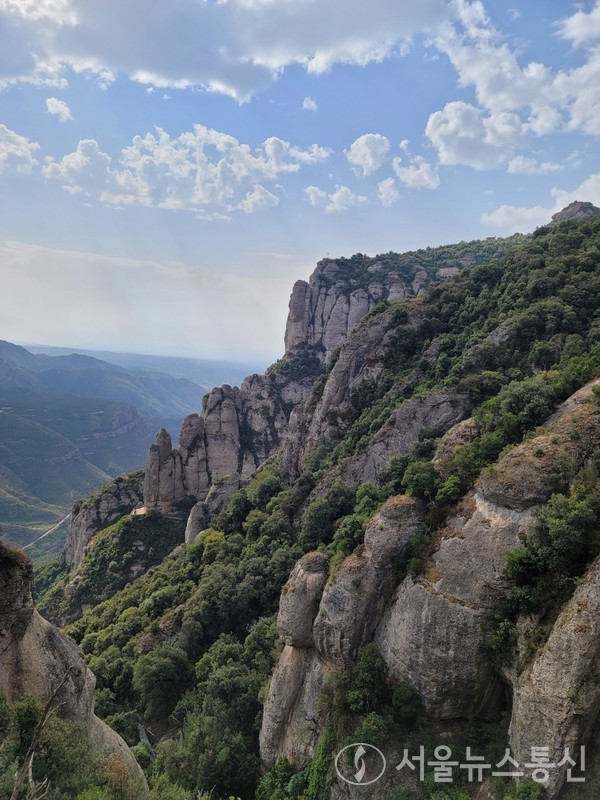 기암절벽의 도시 ‘몬세라토’ / 사진 = 최정인 기자