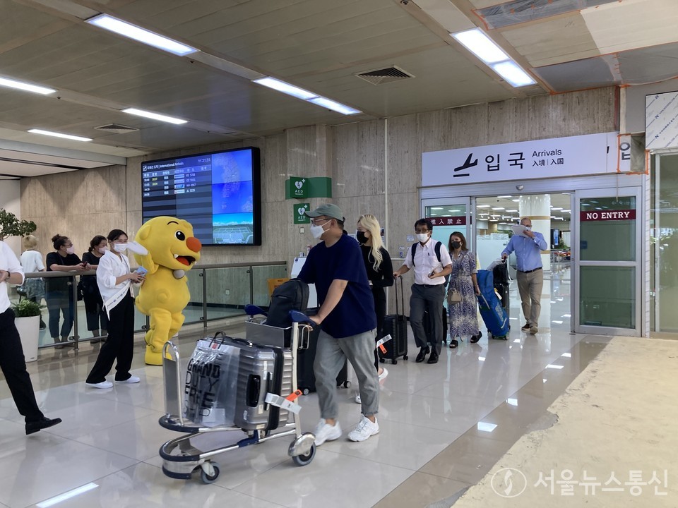 김포공항에 입국하는 일본인 관광객모습