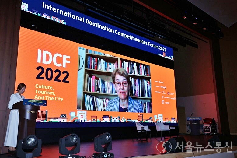 고양특례시가 주최하고 고양컨벤션뷰로가 주관하는 국제 마이스(MICE) 행사인 ‘2022 고양 데스티네이션 위크’가 지난 8월 23일~26일까지 4일간 킨텍스 그랜드볼룸 및 온라인에서 성황리에 마무리됐다. ‘문화, 관광 그리고 도시’라는 주제로 열린 이번 행사에는 MICE, 문화, 관광 등 업계에 내로라하는 국내외 40여명의 연사와 600여명의 국내외 참가자(외국인 135명)들이 온·오프라인으로 참여했다. (사진제공 고양컨벤션뷰로)