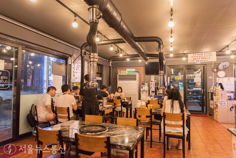 중문숙성돈가 식당 안 전경. 