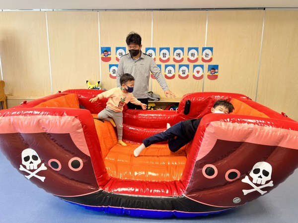 서울시사회서비스원은 주말 육아 부담을 덜어주기 위해 ‘아빠와 함께하는 즐거운 토요일’을 운영한다.