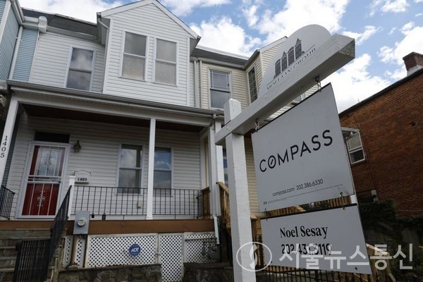 19일 미국 워싱턴 D.C.에서 판매중인 주택의 모습. 2022.10.19/신화통신