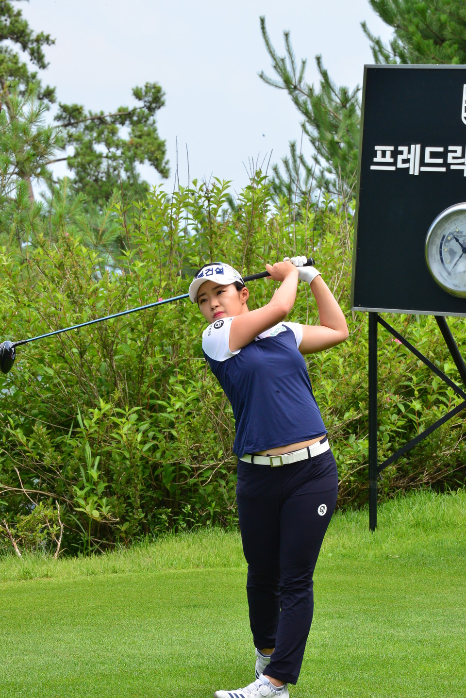 27일 경기도 포천시 포천힐스 컨트리클럽(파72·총 6508야드)에서 프로 7년 차 김수지(25·동부건설)가 오전 11시 30분 현재 4라운드 1번홀 파5에서 버디를 잡으며 10언더파로 선두를 달리고있다. (사진 = 이민희기자)