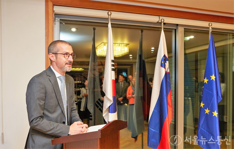 환영 연설중인 주한 슬로베니아 초대 대사 예르네이 뮐러. (슬로베니아 대사관 사진 제공)