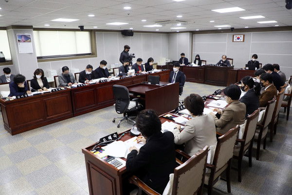 지난 13일 수원특례시의회 예산결산특별위원회(위원장 이찬용) '2023년도 예산안 예비심사'현장