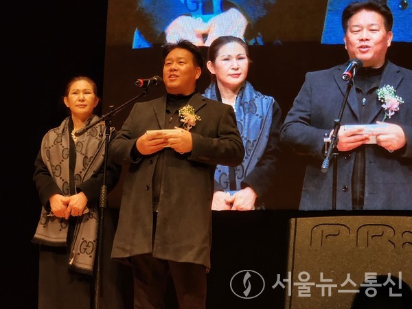 대한민국 문화예술계를 선도하는 ㈜ 미라클시티월드그룹의 희망나누기 행사가 양천구 목동에 소재한 한국 예술인 쎈타 2층 아트리움홀 에서 열렸다. / 사진 = 서울뉴스통신 이성현 기자