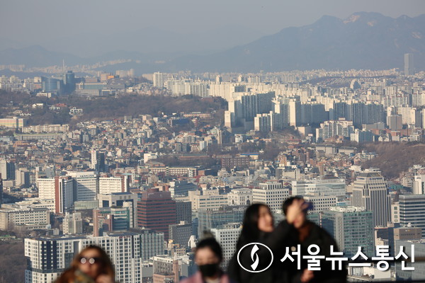 내일(4일)은 전국이 가끔 구름이 많고 대기가 건조하겠다. / 사진 = 서울뉴스통신 신현성기자
