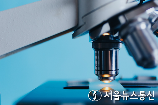 국내 연구진이 ’단일세포 유전체 분석법‘을 이용해 두경부암 발생기전을 밝혔다. (현미경) / 사진 = 서울뉴스통신 DB