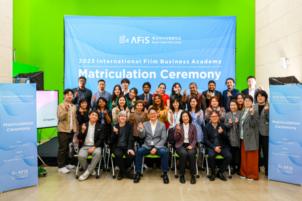 부산시는 부산아시아영화학교(AFis)의 정규과정인 ‘국제 영화비즈니스 아카데미’가 27일 신입생과 교직원, 부산시 관계자 등이 참석한 가운데 입학식을 개최했다고 밝혔다.