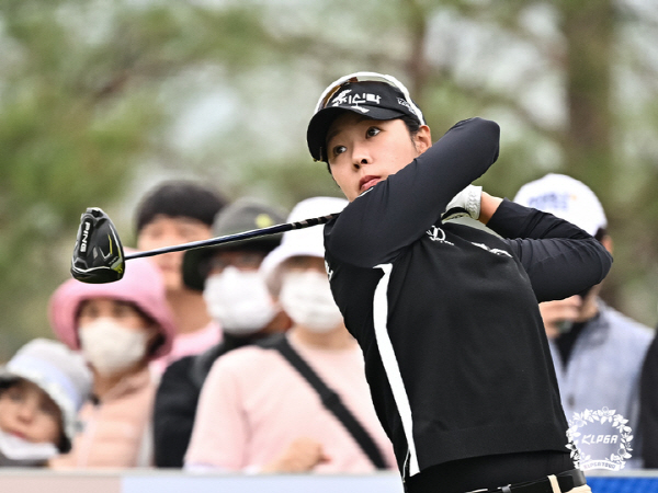 ▲박지영 2023 메디힐.한국일보챔피언십 3R 2번홀 티샷. 2023.04.15. (사진=KLPGA 제공)