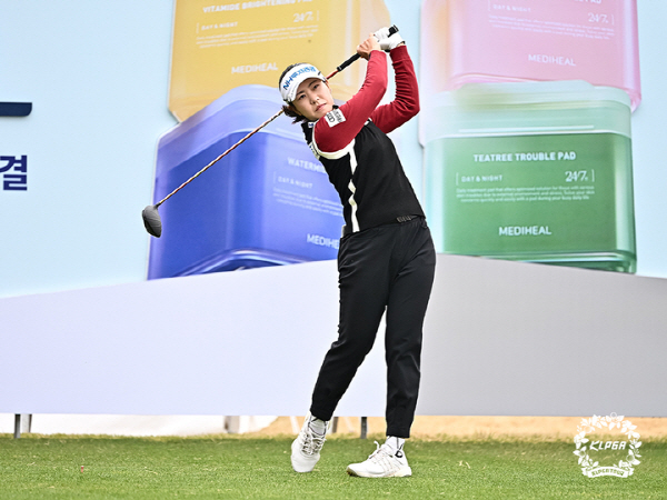 ▲박민지 2023 메디힐.한국일보챔피언십 3R 1번홀 티샷. 2023.04.15. (사진=KLPGA 제공)