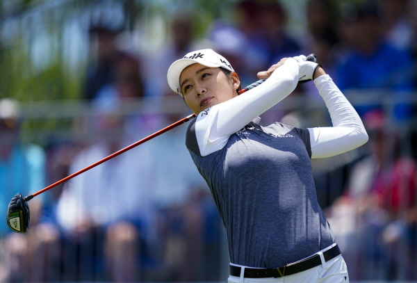 ▲최운정이 10일(현지시간) 미 뉴저지주 갤러웨이의 시뷰 베이 코스에서 열린 미국여자프로골프(LPGA) 투어 숍라이트클래식 첫날 1번 홀에서 티샷하고 있다.  2022.06.11.