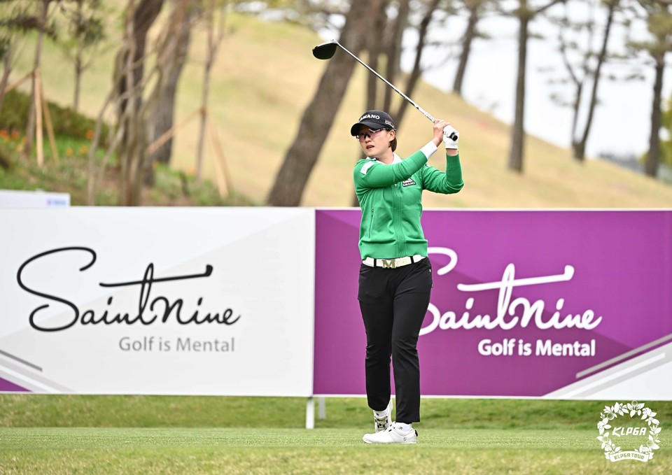 생애 첫 우승을 차지한 최은우의 대회 마지막날 드라이버 티 샷. (KLPGA 사진 제공)