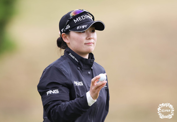 이다연 크리스에프앤씨 제45회 KLPGA 챔피언십 3R 1번홀 버디홀아웃. 2023.04.29. (사진=KLPGA 제공)