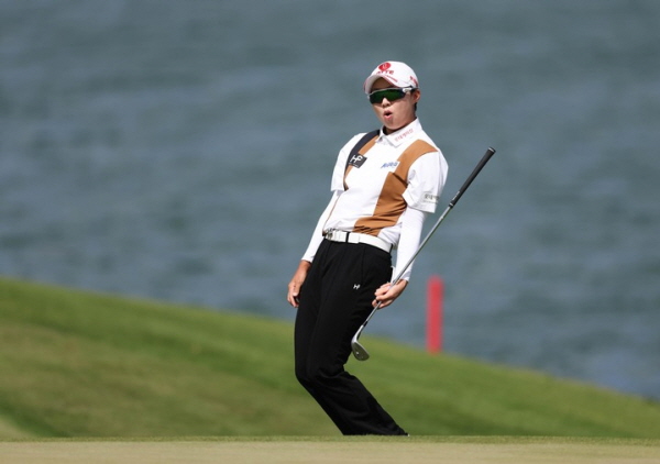 13일(현지시간) 하와이 오하우섬 호아칼레이CC에서 열린 LPGA 투어 2023 롯데 챔피언십 2라운드 9번홀에서 김효주가 칩 인 버디 실패 후 아쉬워 하고 있다. (사진=대홍기획 제공)