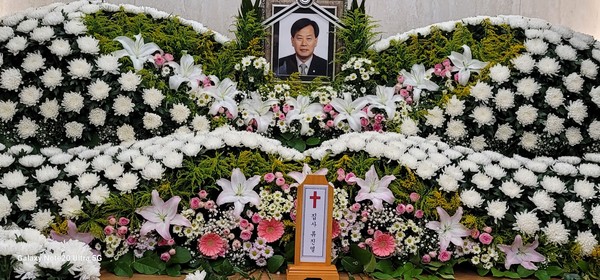 성남시립의료원 장례식장에 마련된 고 류진열 서기관의 영졍모습.