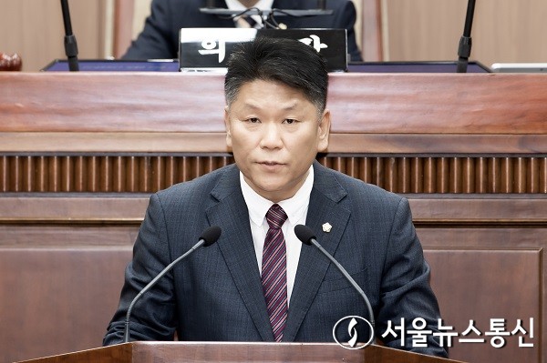 11일 김포시의회 황성석 의원이 열린 제226회 임시회 제1차 본회의에서 5분 자유발언을 하고 있다.