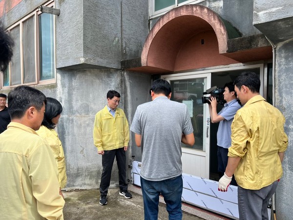 제주도는 최근 계속되는 집중호우에 인명피해를 예방하기 위해 침수우려 주택, 지하주차장, 인명피해 우려지역 등 현장을 점검했다.