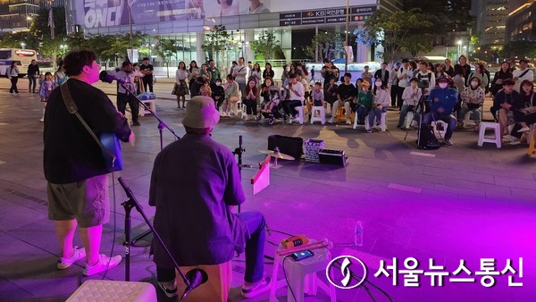 오는 13일 서울 청계광장에서 도심 속 휴가 분위기를 느낄 수 있는 '2023 청계천 썸머 콘서트'가 개최된다. / 사진 = 서울시