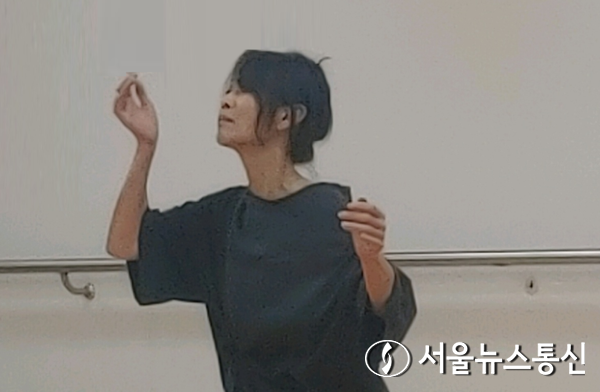 계속에서 행복을 찾아가는 아름다운 비너스는 춤을 춘다. 그것이 아름다움이고 삶의 동기이며 미학이라고 홍선미 안무가는 외친다. / 사진 = 서울뉴스통신 최정인 기자