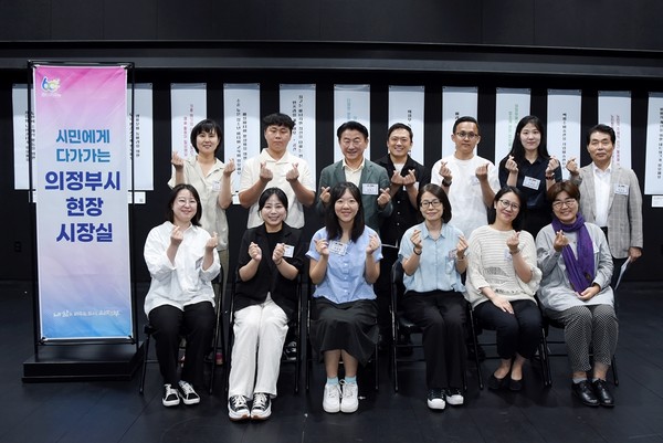 김동근 의정부시장은 현장 시장실을 열고 문화도시 사업별 시민기획자와 문화도시 운영에 관련 의견을 나눴다./사진=의정부시