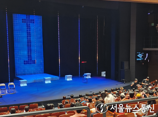 문화체육관광부가 공직자 등이 주고받는 선물에 5만원 이하 영화·공연·스포츠 등 문화관람권을 포함하는 청탁금지법 시행령 개정 추진에 환영의 뜻을 밝혔다.(아르코·대학로예술극장 내부 전경) / 한국문화예술위원회 제공