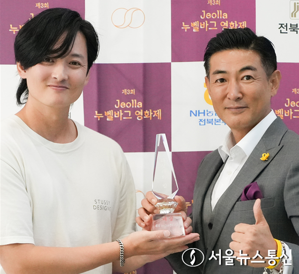 지난 28일 제3회 JEOLLA누벨바그 영화제에서 장편 부분 대상을 받은 김호민 감독의 ‘다섯 개의 방’이 폐막작으로 선정된 가운데 배우 최민이 폐막식에 참석했다. / 사진 = 누벨라그영화제