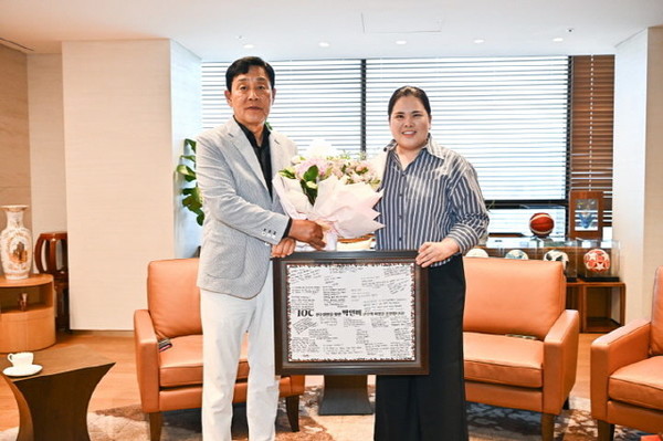 김정태 회장과 박인비. 2023.09.06. /사진=KPGA 제공