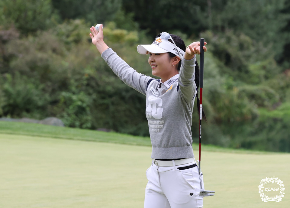 이예원 제23회하이트진로챔피언십 FR 우승확정후 환호 /KLPGA