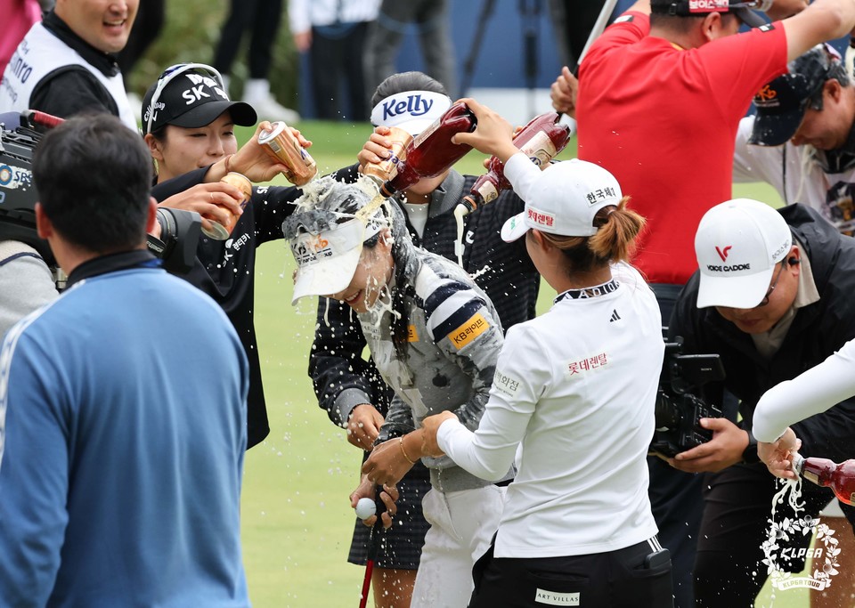 이예원 제23회하이트진로챔피언십 FR 우승축하세리머니 /KLPGA