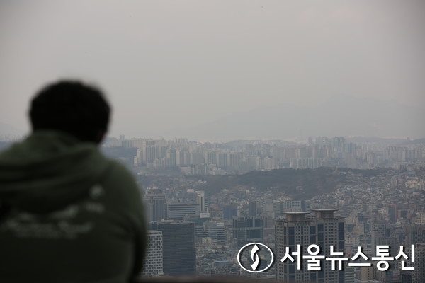 부동산 규제 완화 등으로 지난해보다는 매매시장이 호전됐지만, 집값이 상승 전환되고 금리 부담도 커 거래량 증가와 추가적인 가격 상승 여력은 제한적일 것이란 전망이다. (남산 2023.2.13) / 사진 = 서울뉴스통신 신현성 기자