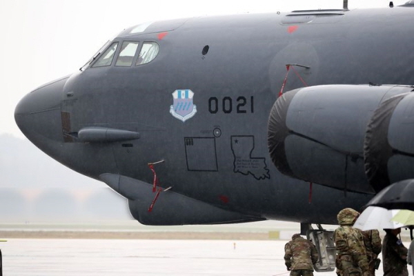 19일 충북 청주시 한 공군기지에 미 공군의 전략폭격기 B-52H 스트래토포트리스가 착륙해 주기되어 있다. B-52 폭격기는 국내 공군기지에 처음으로 착륙을 했다. 2023.10.19. /사진=국방일보 제공
