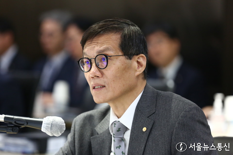 이창용 한국은행 총재가 23일 오전 서울 중구 한국은행에서 열린 2023년도 국회 기획재정위원회 한국은행 국정감사에서 여야 위원들의 질의에 답하고 있다. 2023.10.23./서울뉴스통신 nimini73@daum.net 사진 신현성 기자 