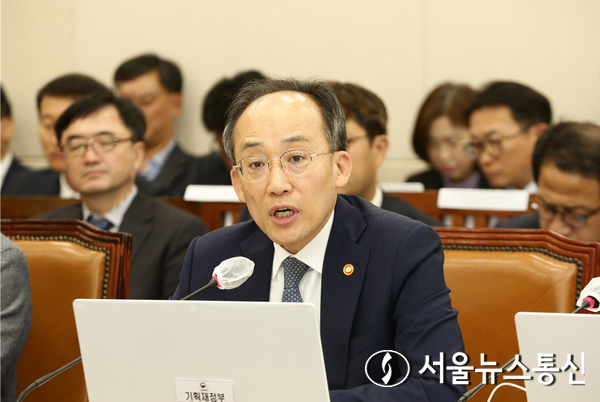 국회 기획재정위원회의 기획재정부에 대한 국정감사에서 추경호 부총리 겸 기재부 장관이 위원 질의에 답변하고 있다. (2023.10.26) / 사진 = 서울뉴스통신 이창호 기자